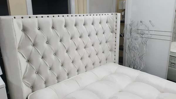 Marilyn upholstered Bed