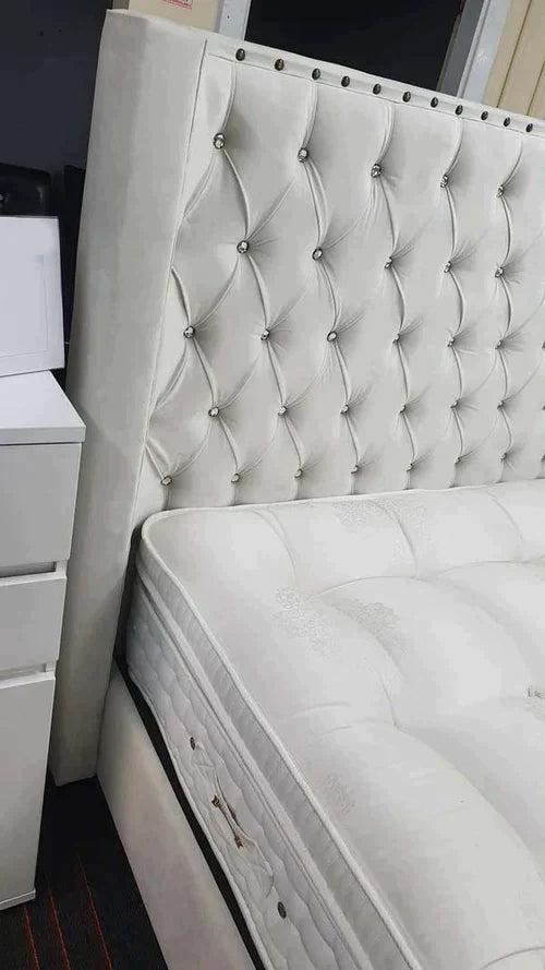 Marilyn upholstered Bed